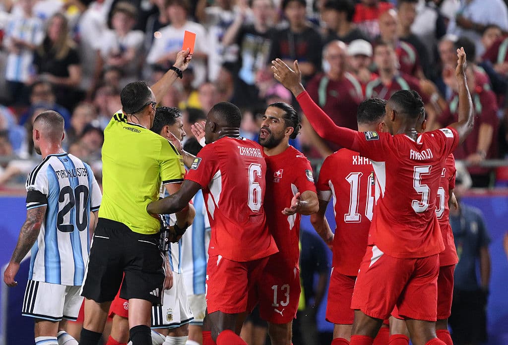 📸 He burst into tears at once: Swiss star sent off for a dive!