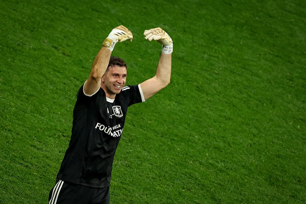 🔝 Emiliano Dibu Martínez: the goalkeeper of perfect finals