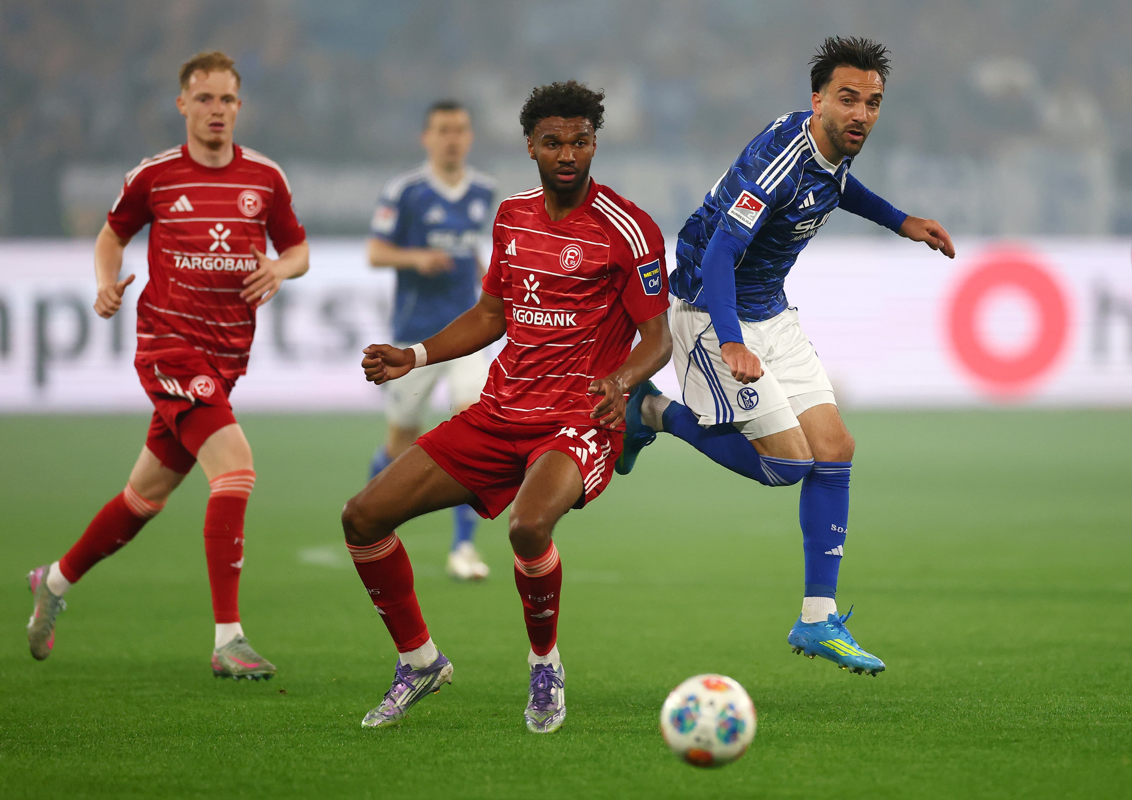 🚨 Do a Karaman, Schalke captain makes the Arena erupt
