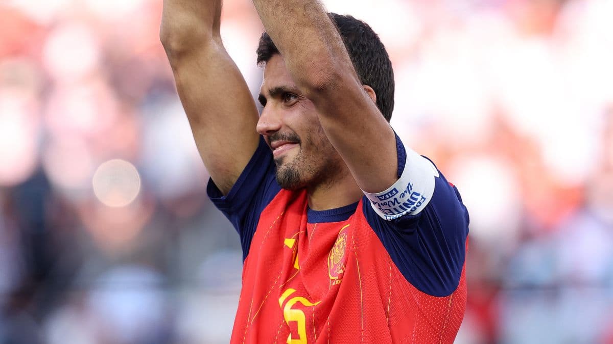 BREAKING: PSG join Real Madrid and Barcelona in race for word class midfielder