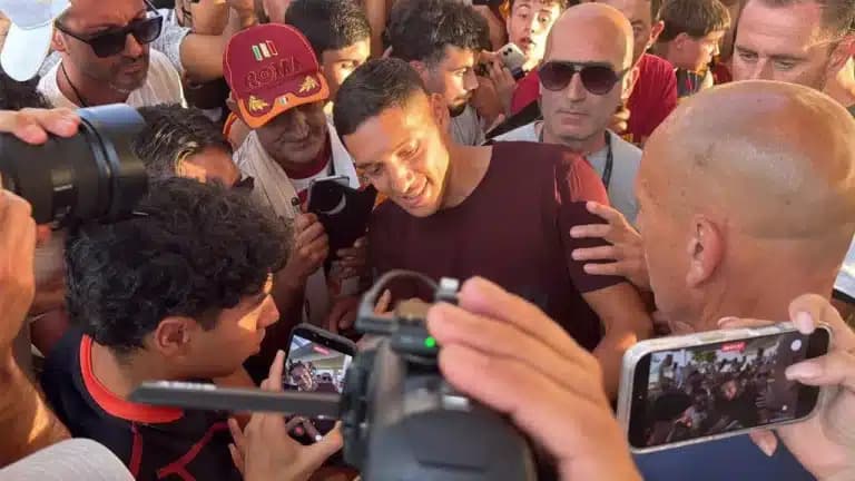 Nahuel Molina arrives in Rome, welcomed by 100 fans