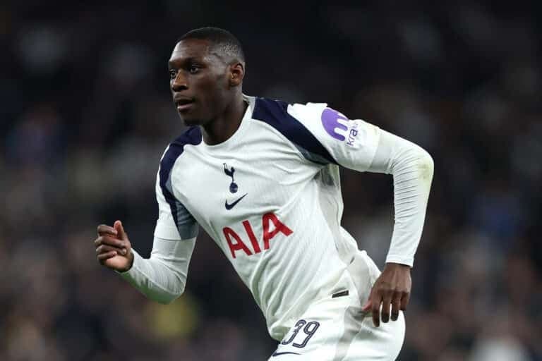 Roma tracking Kolo Muani