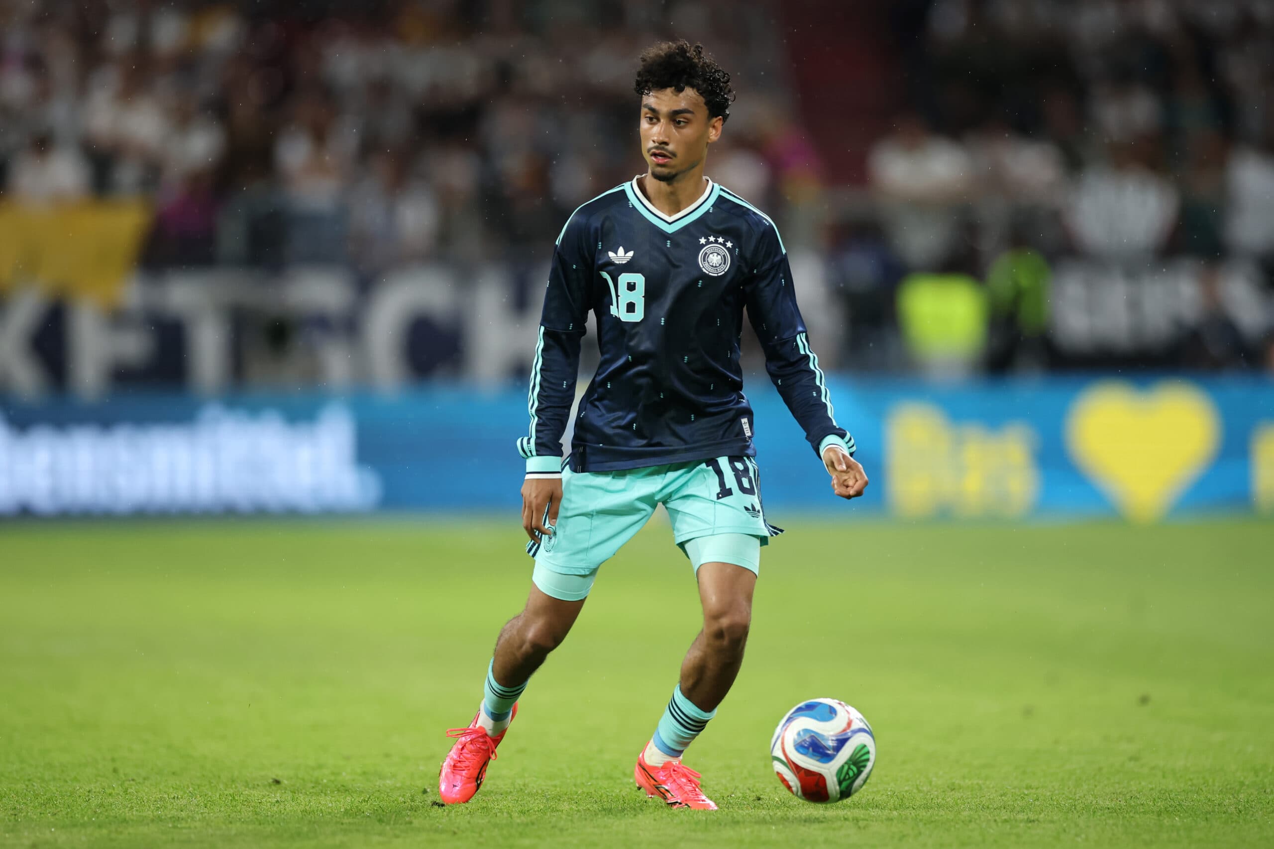 Arsenal Are Planning To Launch A Move For This Bundesliga Full-Back: Good Choice For Arteta?