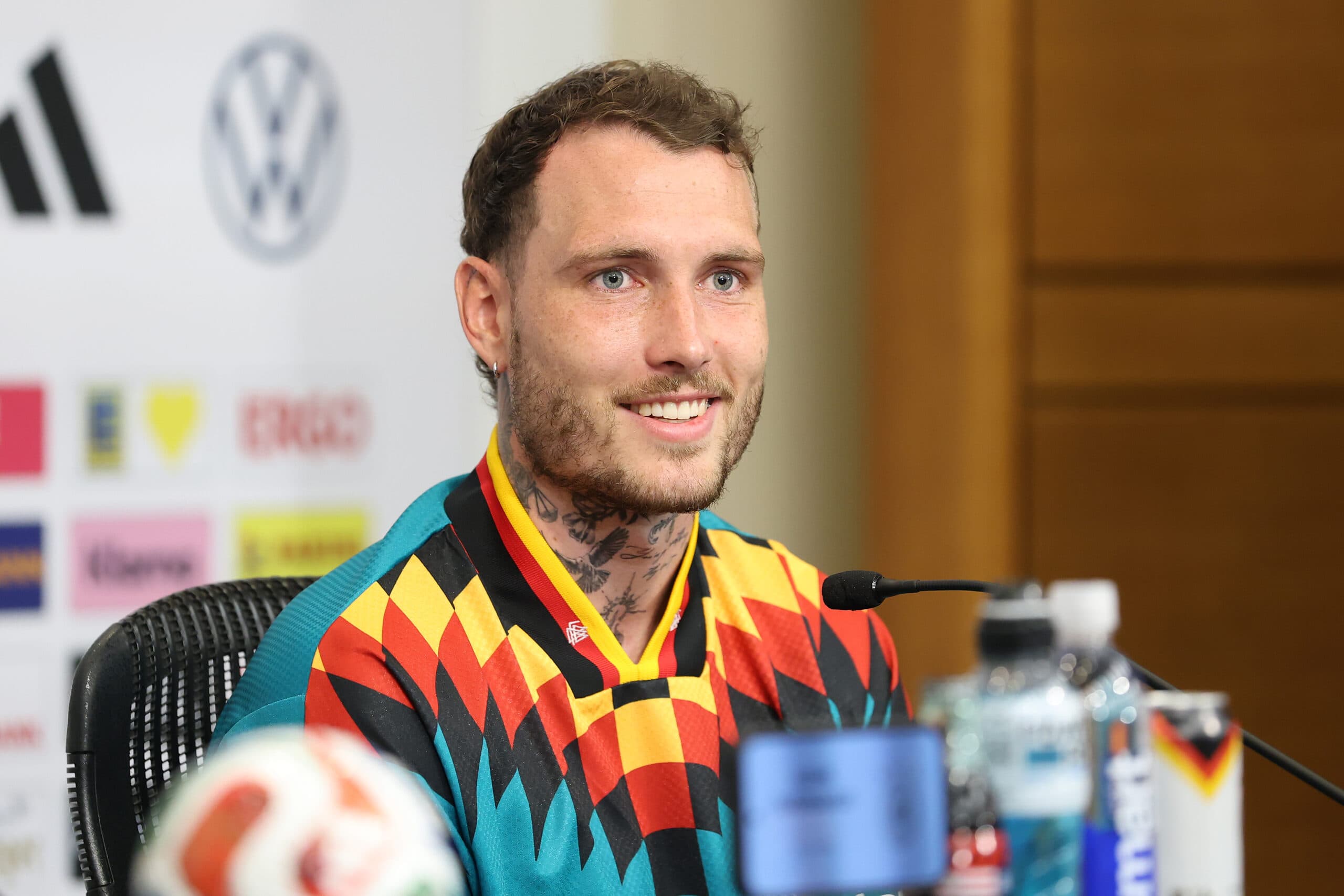 Manchester United Have Set Their Sights On This Bundesliga Full-Back: Should Carrick Go For Him?