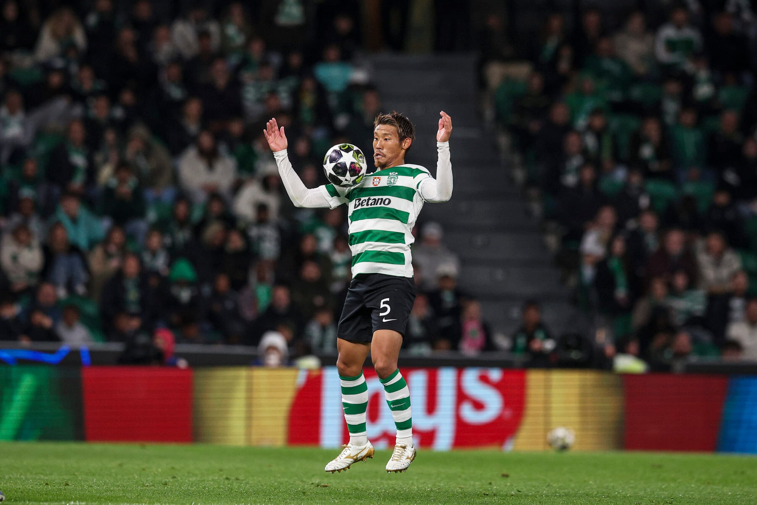 Leeds United Delay To Sign Ligue 1 Midfielder Opens Door For Other Clubs: What Should Daniel Farke Do?