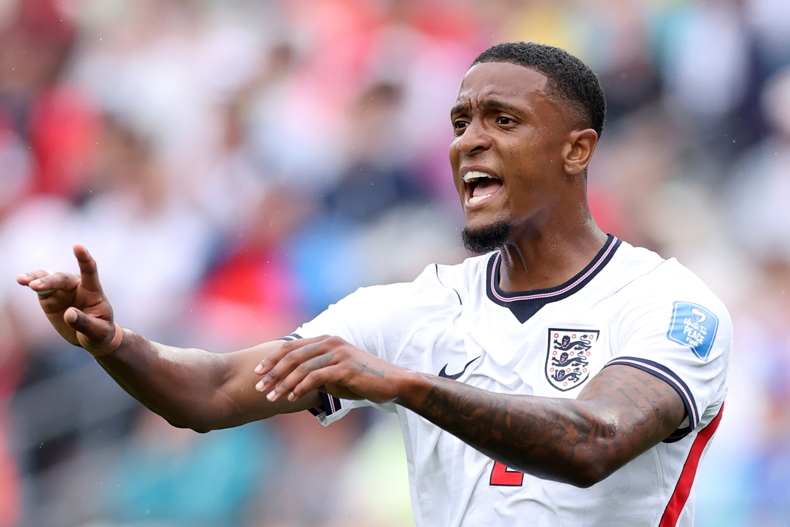 Liverpool Are In The Running To Sign This Aston Villa Defender: Good Option For Iraola?