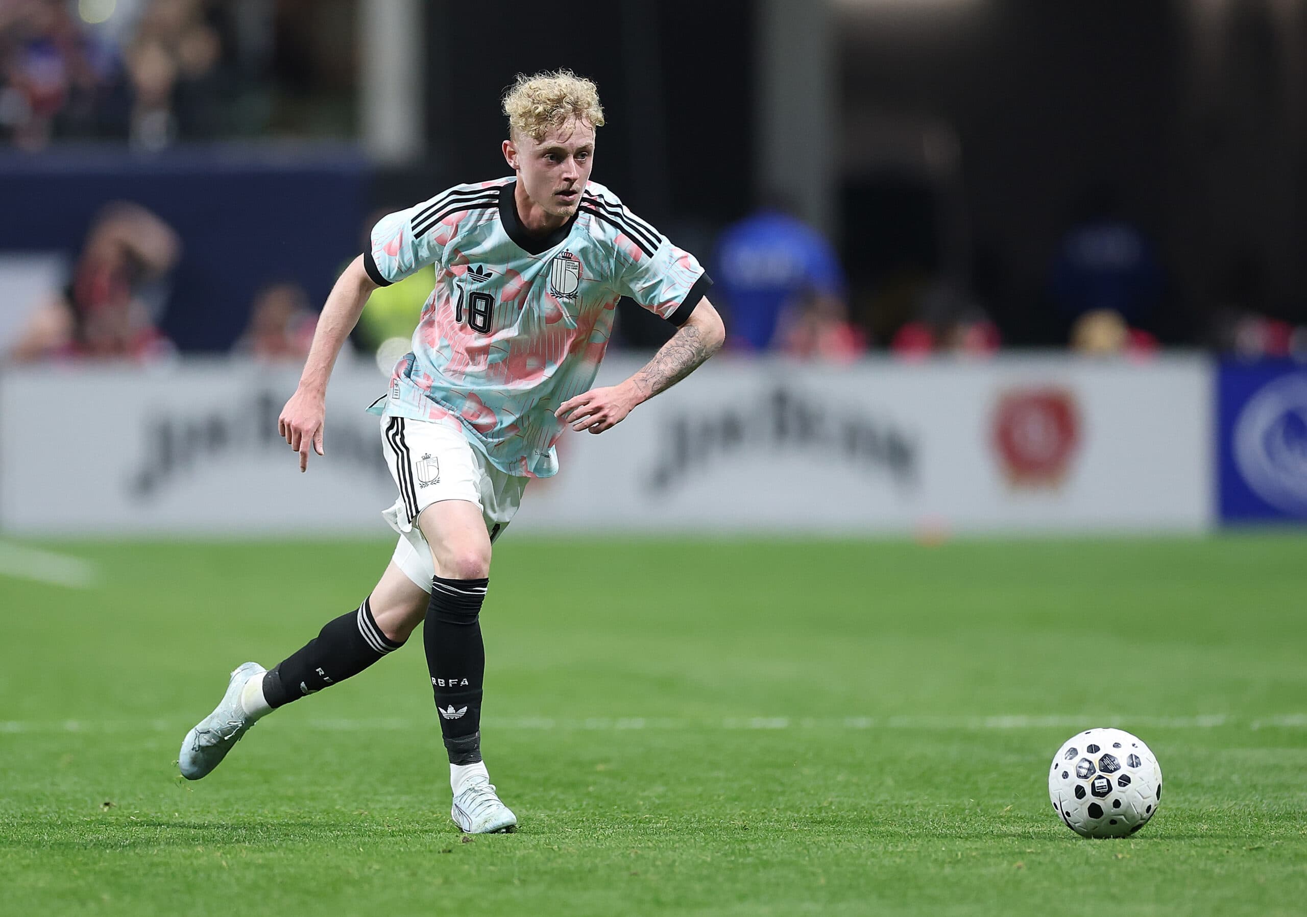 Manchester United Are Set To Open Talks To Sign This Gifted Full-Back: Should Carrick Go For Him?