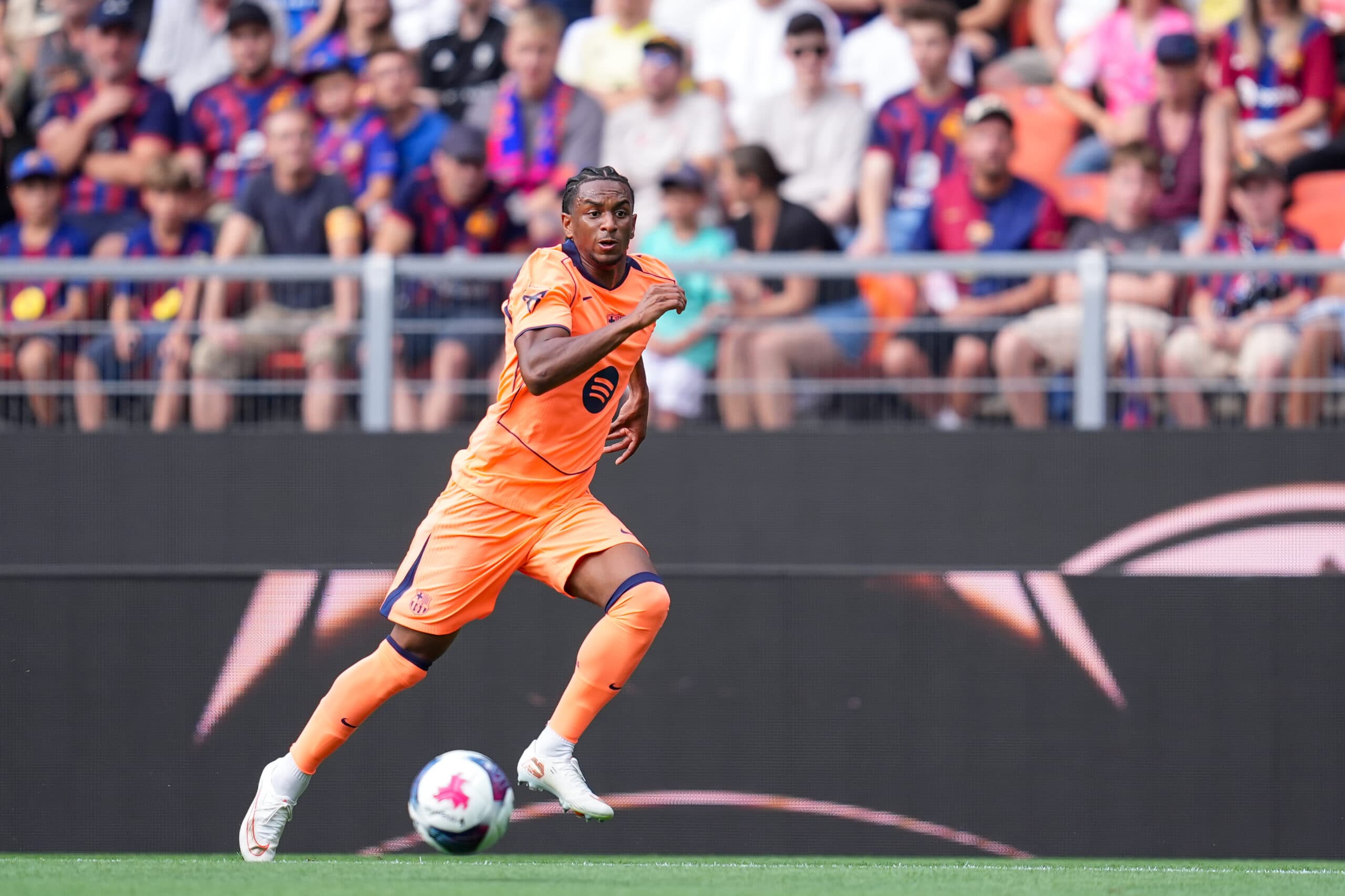 Manchester United Are In Talks With The Agent Of This Barcelona Left-Back: Good Option For Carrick?