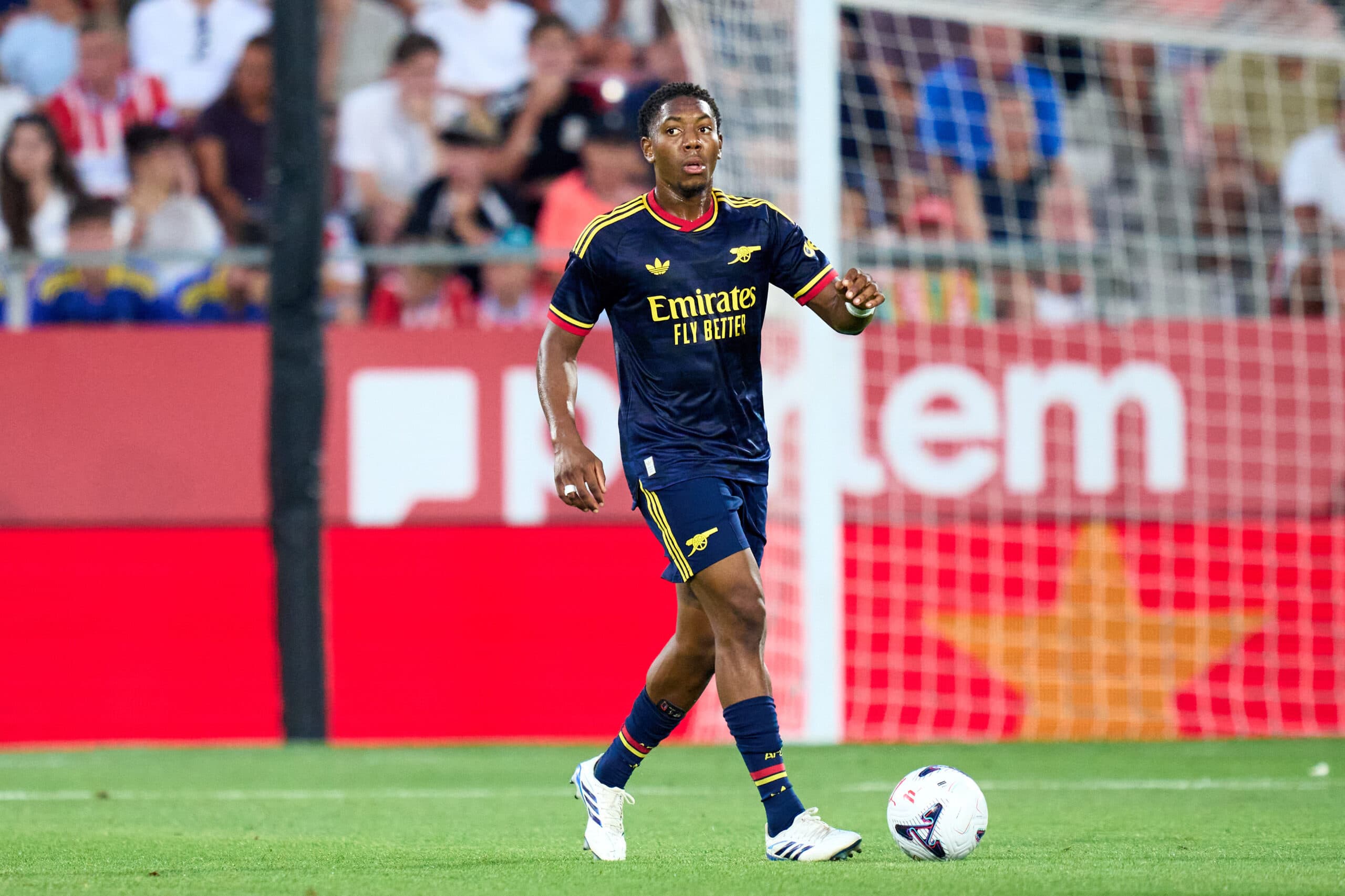 Manchester United Are Keeping A Keen Eye On This Arsenal Full-Back: Should Carrick Launch A Move?