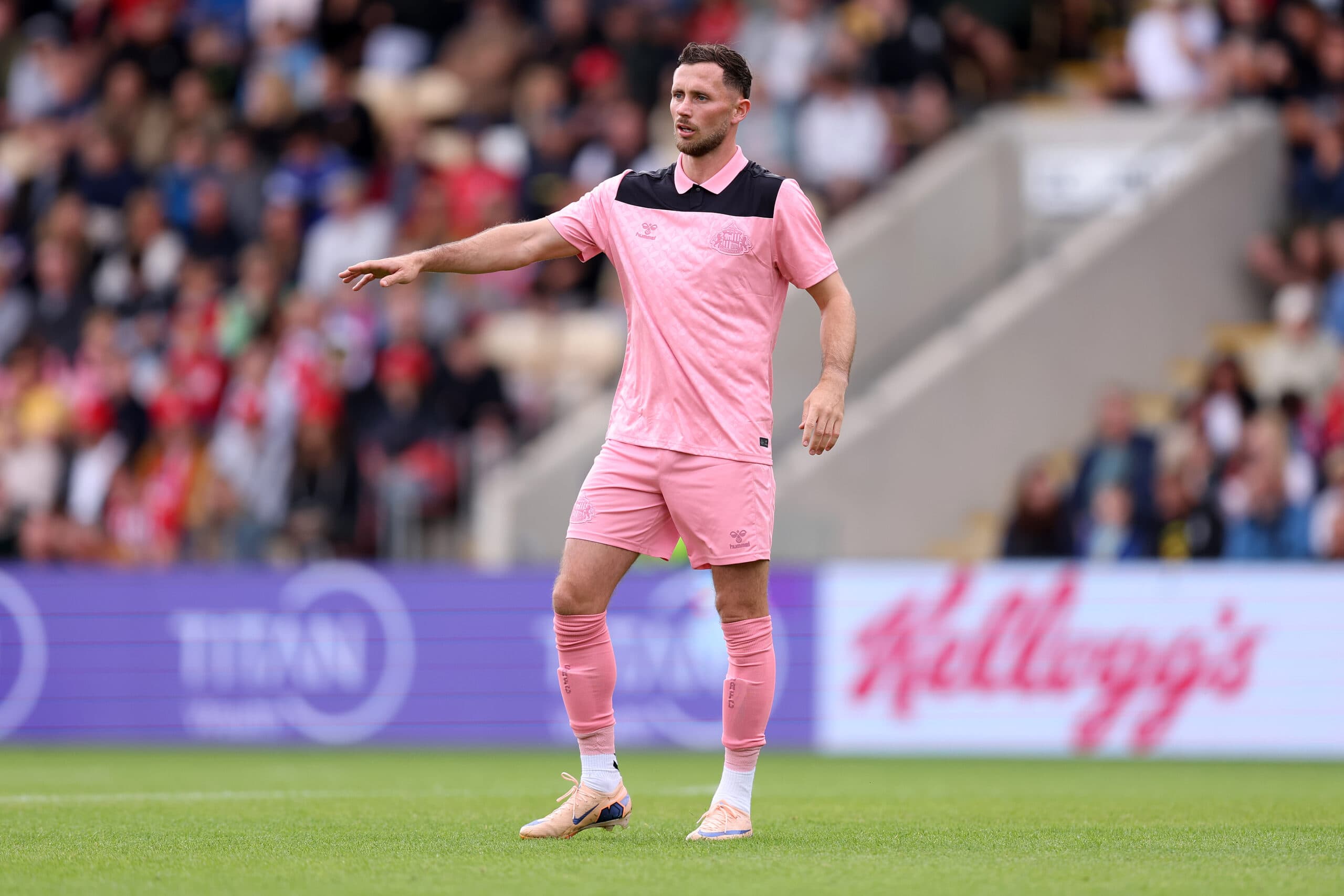 Sunderland Midfielder Is Gathering Interest From The EFL Championship: Should Le Bris Cash In On Him?