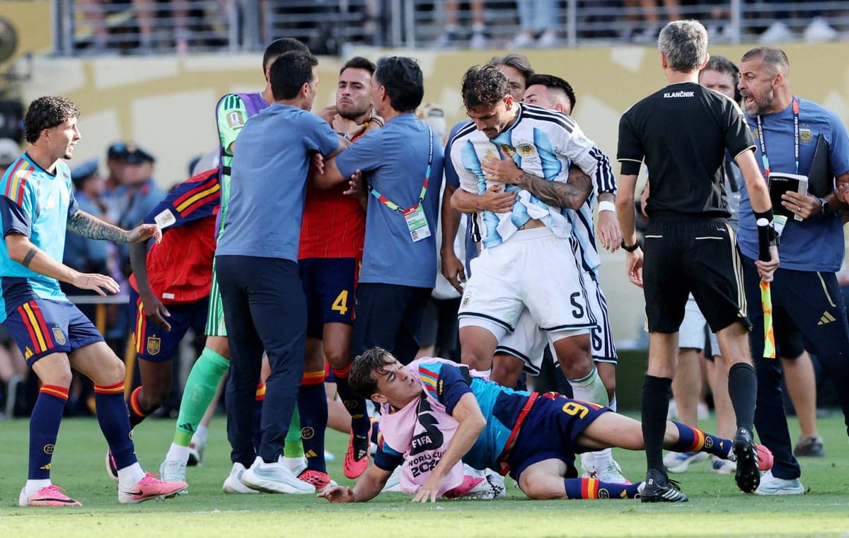 Spain star involved in World Cup final brawl wants Leandro Paredes to escape ban