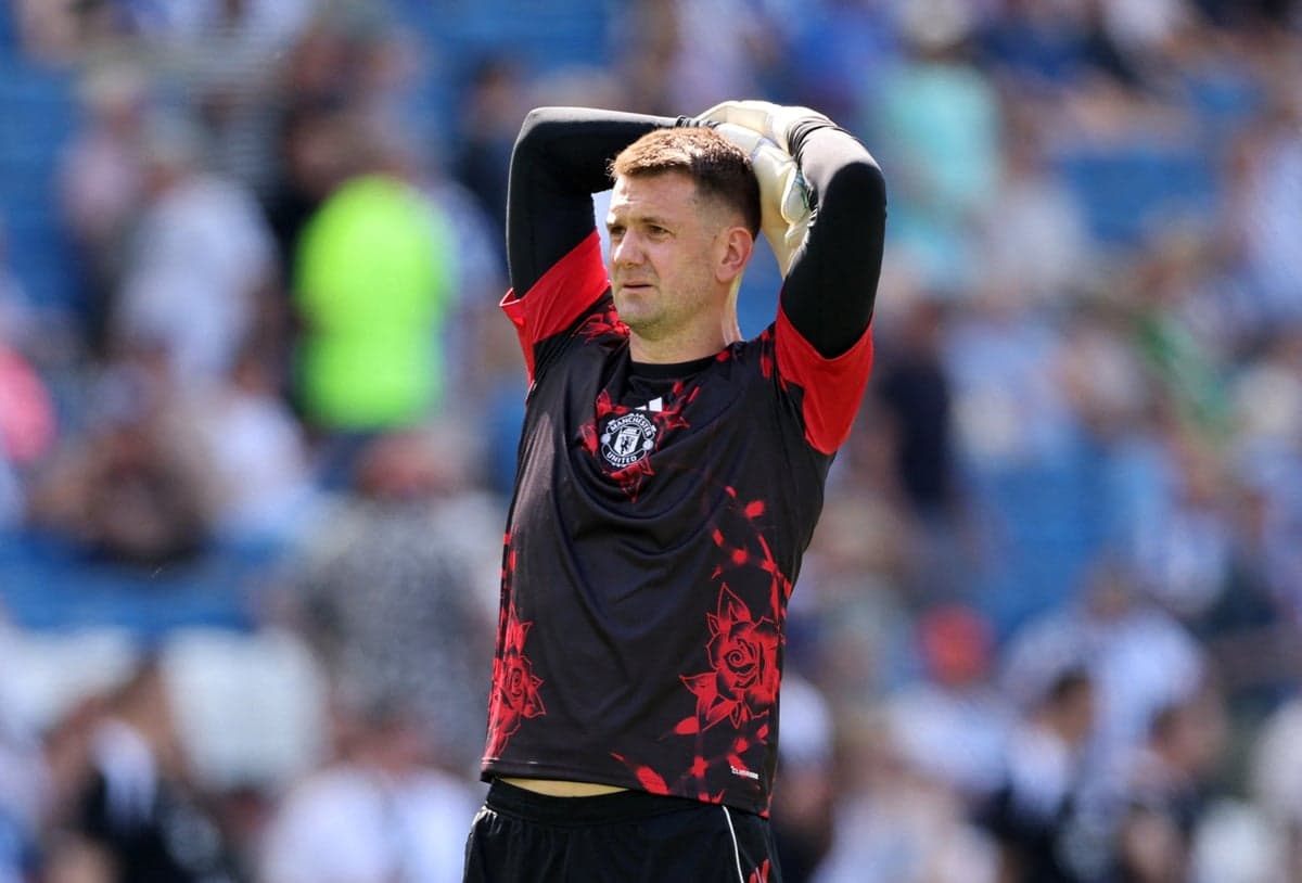 Veteran Man United goalkeeper pens one-year contract extension