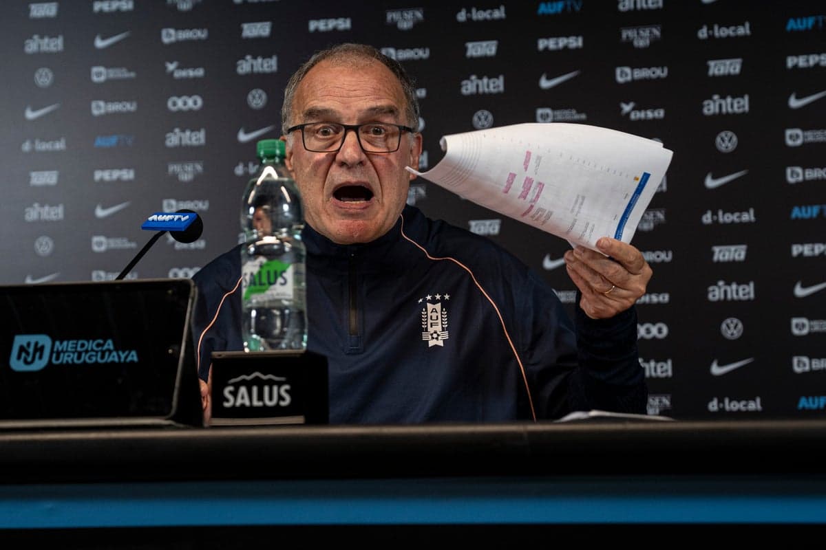 Marcelo Bielsa steps down from Uruguay role in explosive 100-minute press conference