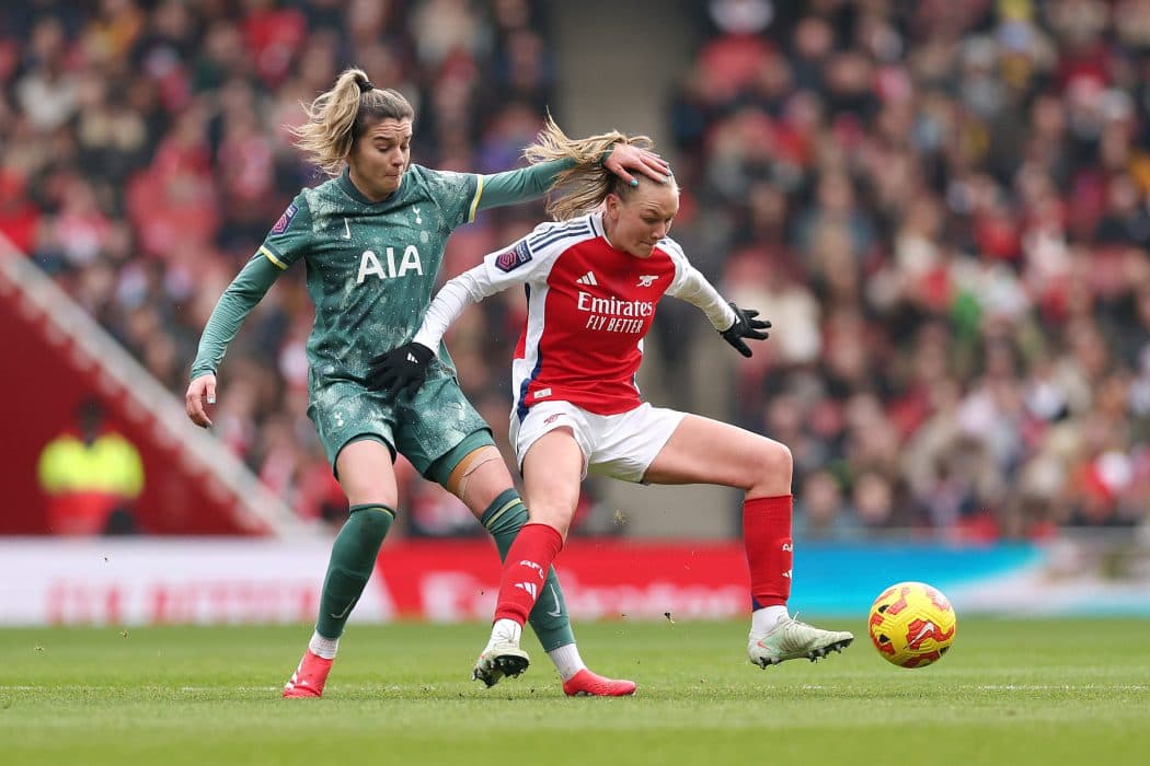 Spurs midfielder Csiki joins Benfica
