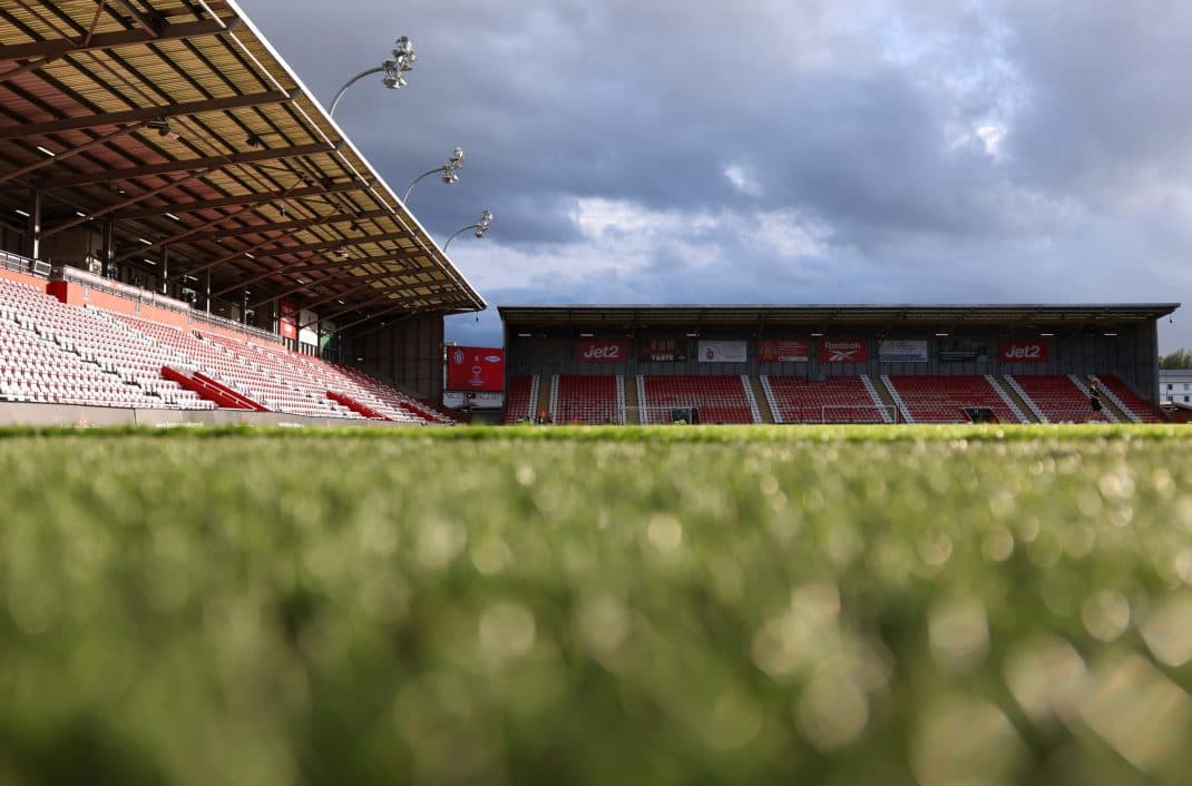 Manchester United youngsters Drury and Hill sign first professional deals
