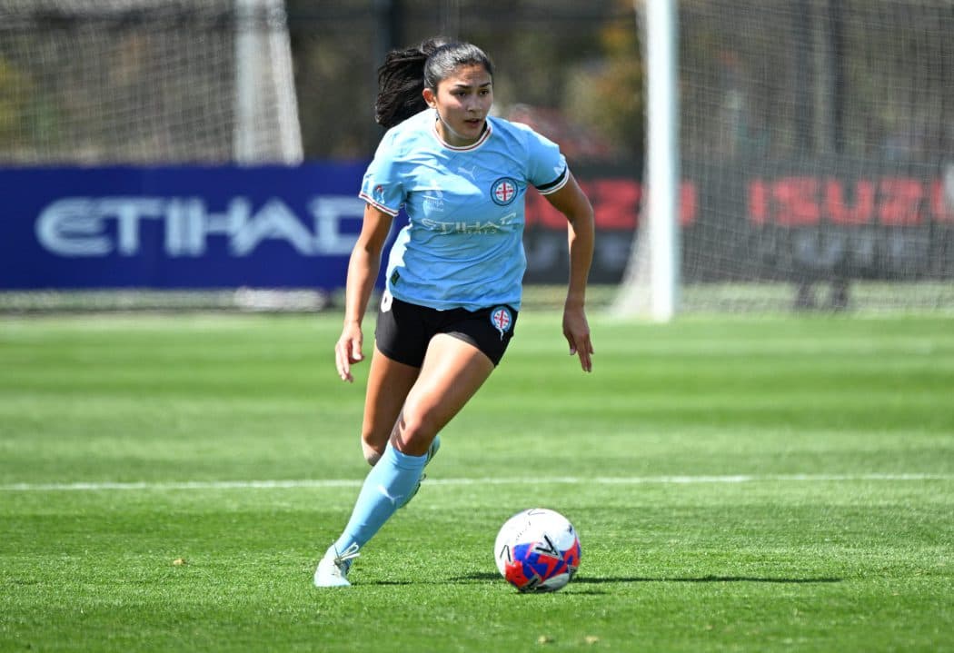 Bristol City sign Australian international defender Apostolakis