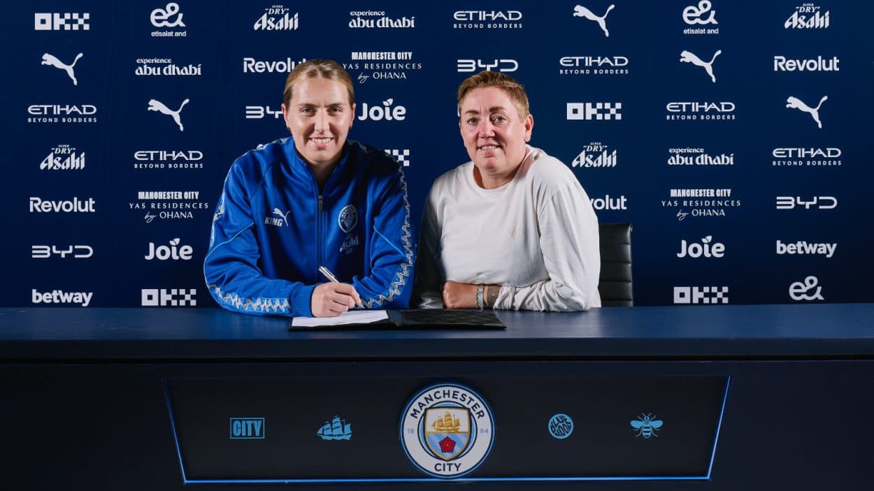Manchester City sign Orlando Pride keeper Moorhouse on loan