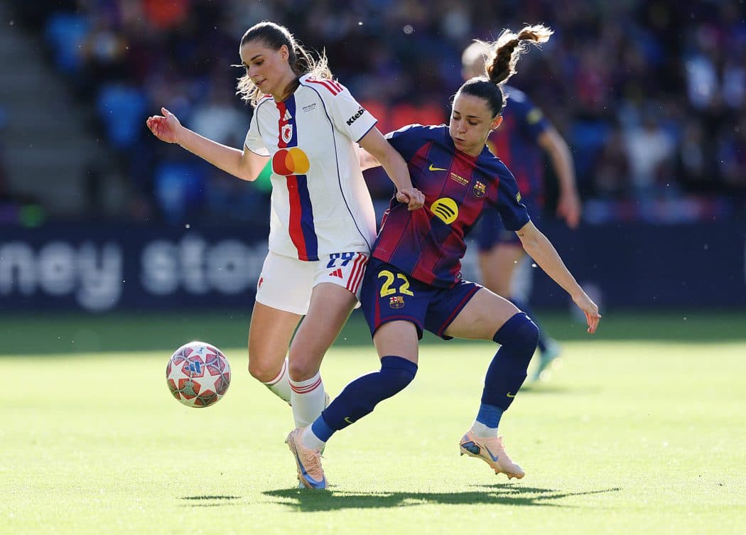 Arsenal sign former Barcelona full-back Batlle
