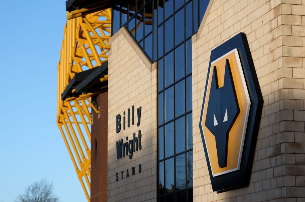 Wolves sign Jones and Francis