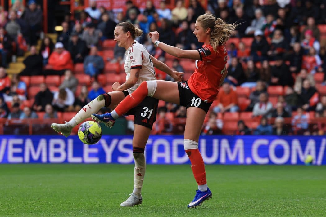 Charlton Athletic pair Siber and Kenney sign new deals