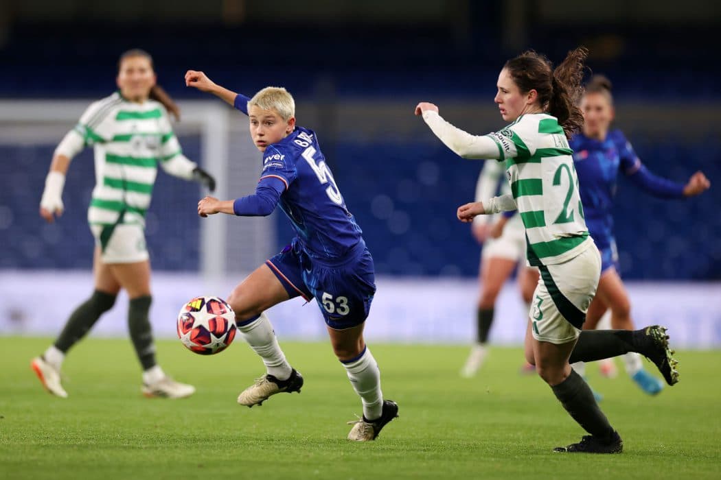 Chelsea midfielder Brown signs new long-term deal