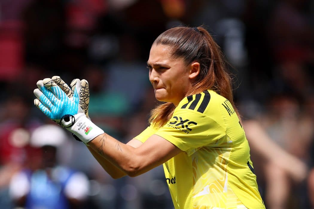 Watford sign Manchester United keeper Middleton-Patel on loan