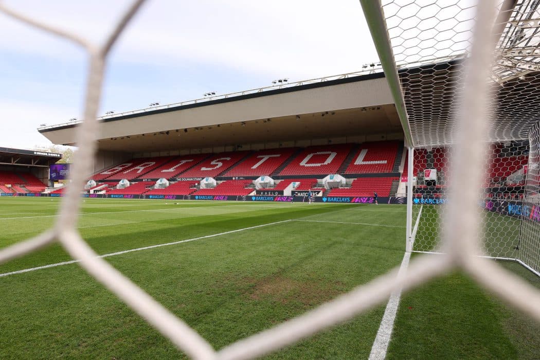 Bristol City sign Hearts midfielder Shore