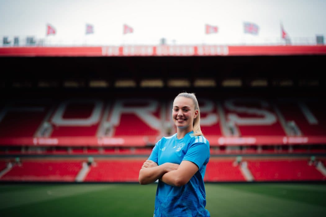 Nottingham Forest sign Chelsea keeper Cox on loan