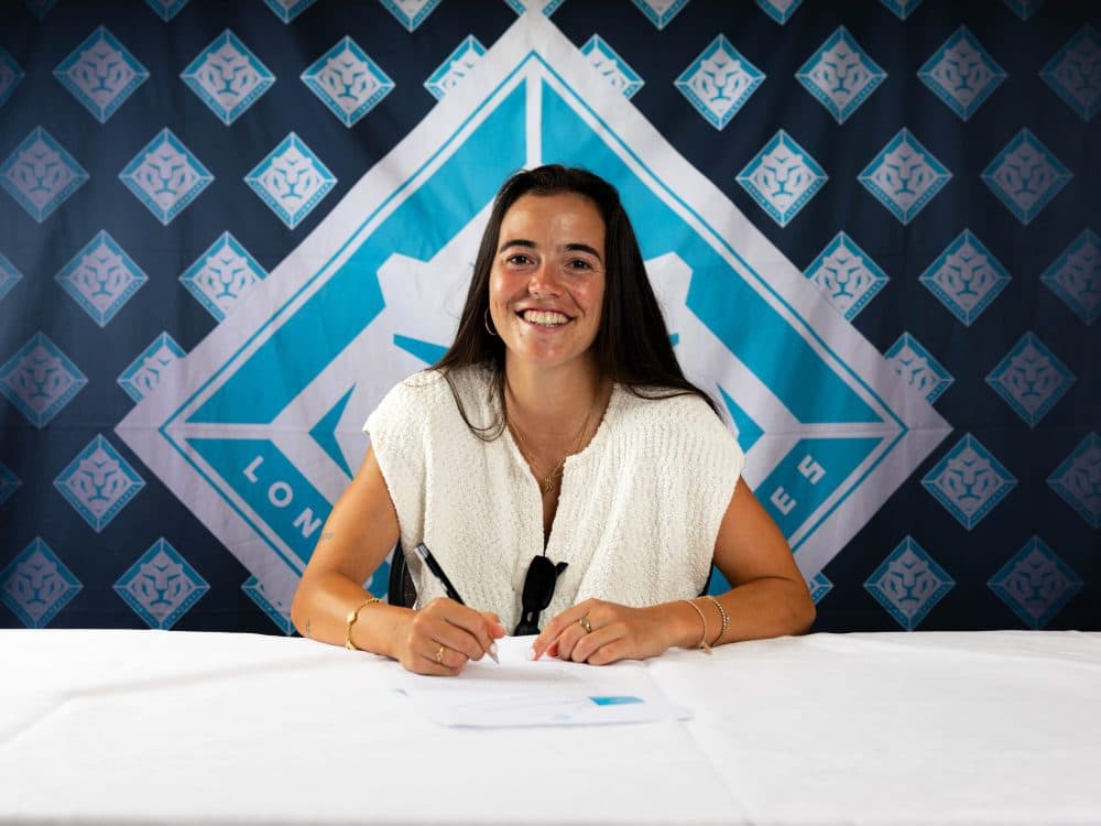 London City Lionesses midfielder Pérez signs new deal