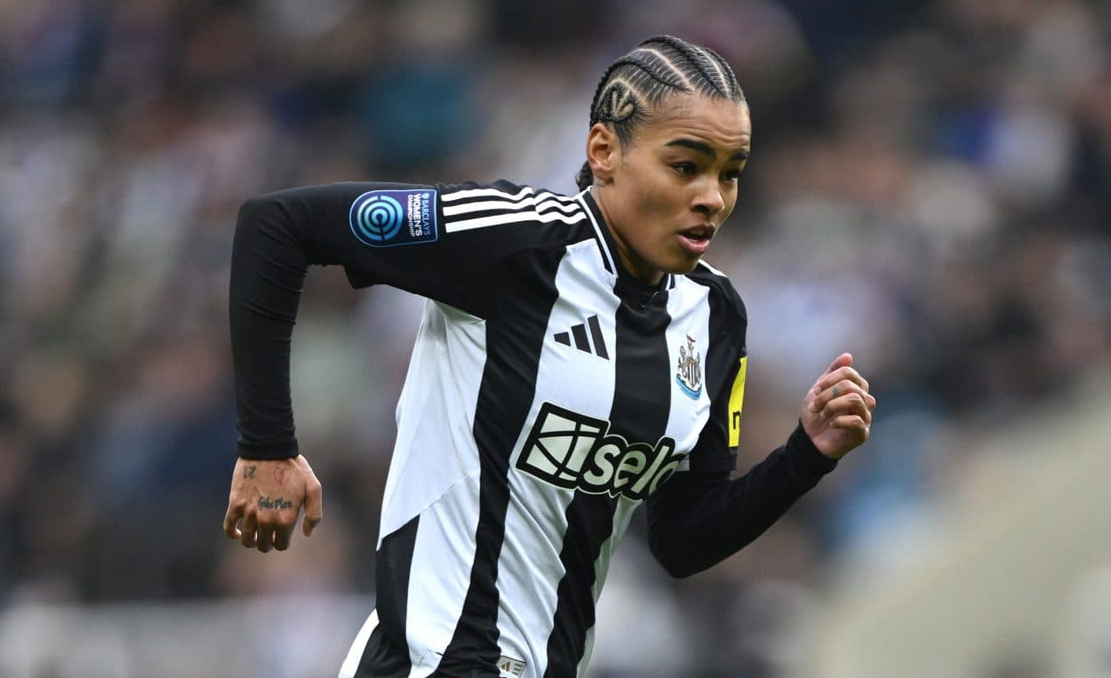 Nottingham Forest sign former Newcastle United forward Hayles