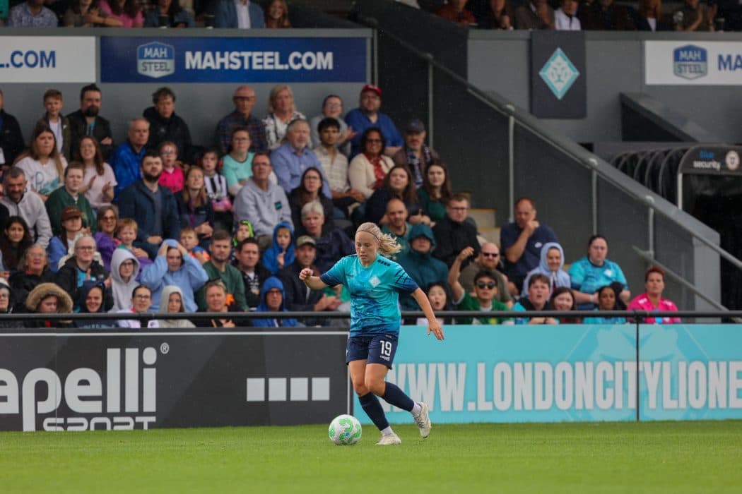 Bristol City sign London City Lionesses forward Lindström