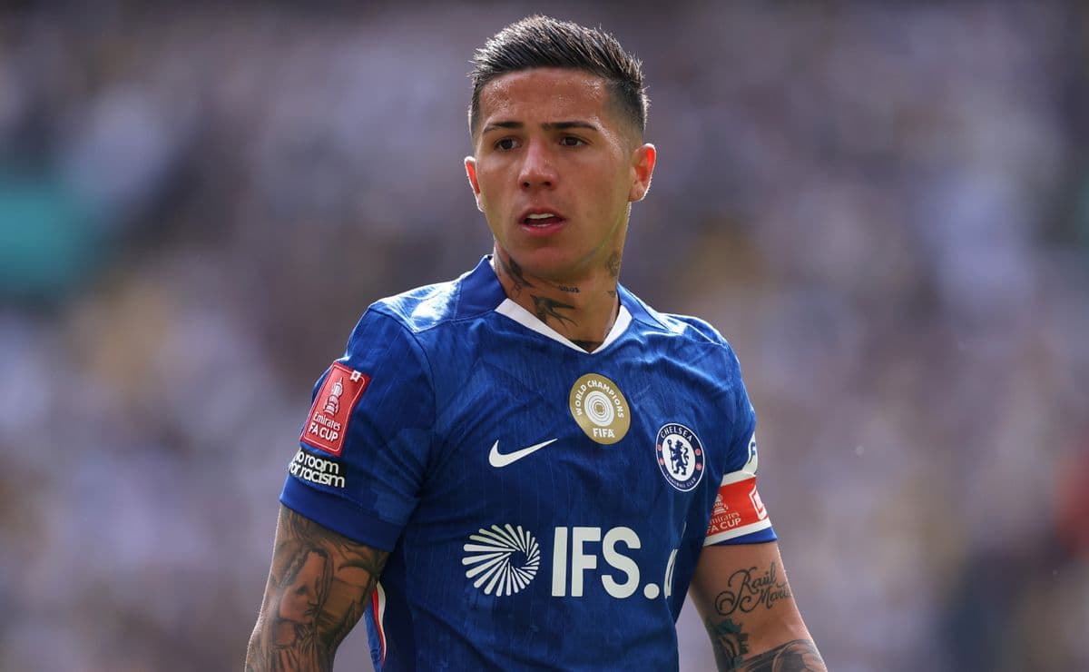 Xabi Alonso remains evasive on Enzo Fernandez’s Chelsea future amid Man City links