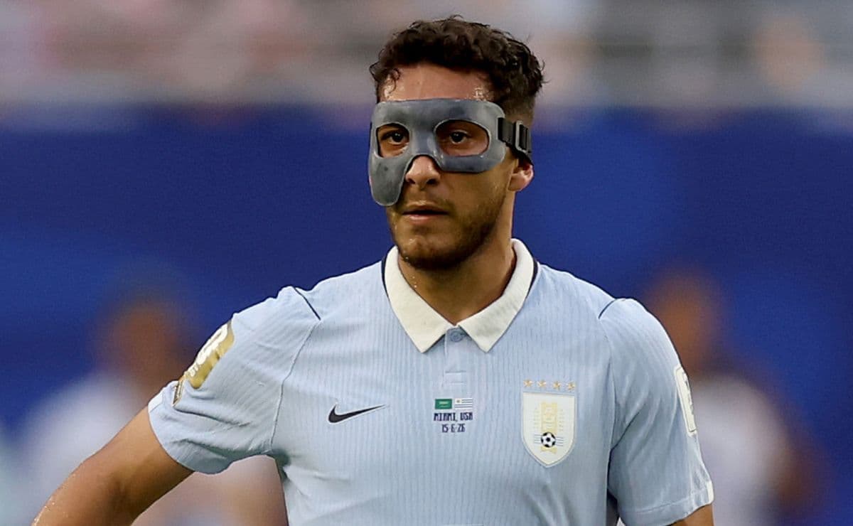 Why is Sebastian Caceres wearing a protective mask for Uruguay vs Cape Verde at the 2026 World Cup?
