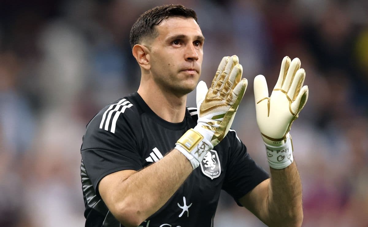 Why is Emiliano Martinez not playing for Aston Villa in UEFA Super Cup 2026 against PSG?