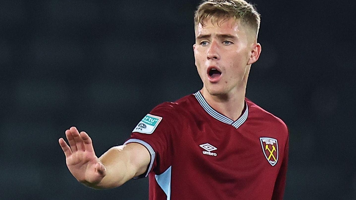 Scunthorpe sign West Ham defender Clayton on loan