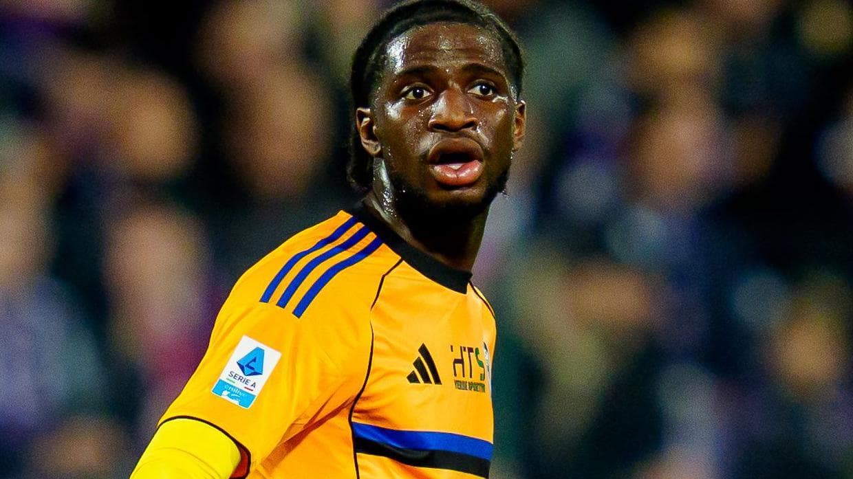 Bolton sign Villa winger Iling-Junior on loan