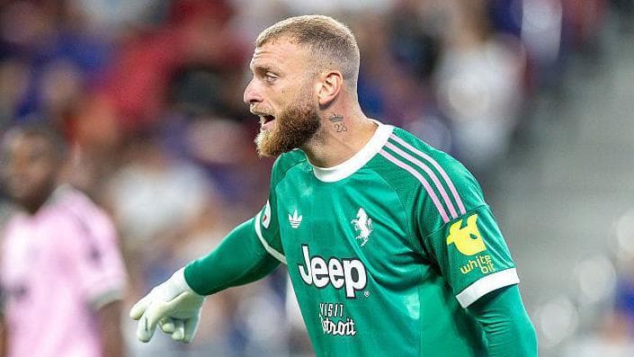 Keeper Di Gregorio poised to join Bournemouth on loan