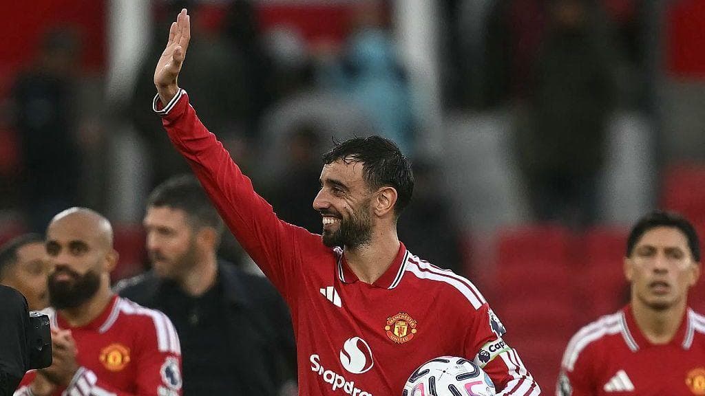 Analysis: Fernandes the hero for United again