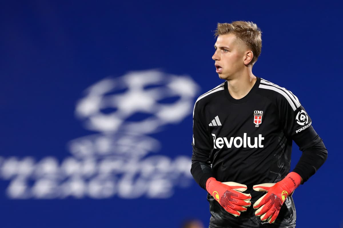 Official: Como goalkeeper Butez called up to France squad for the first time