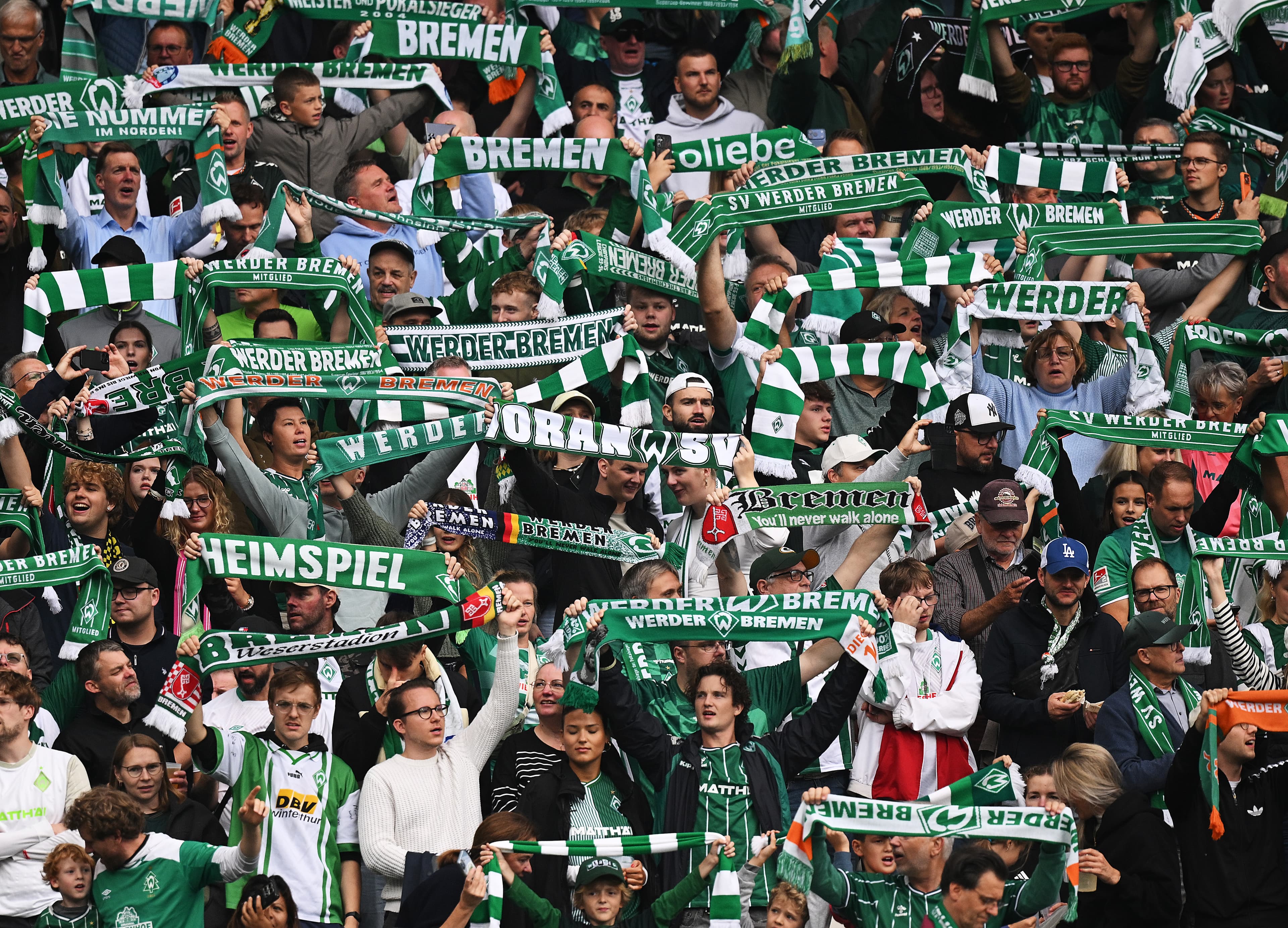 📸 Top choreos up north: HSV and Werder deliver