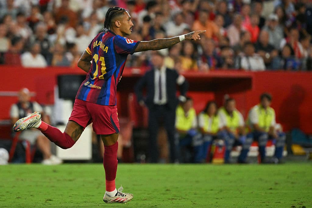 😎 Raphinha takes aim at Messi and CR7 as historic start continues