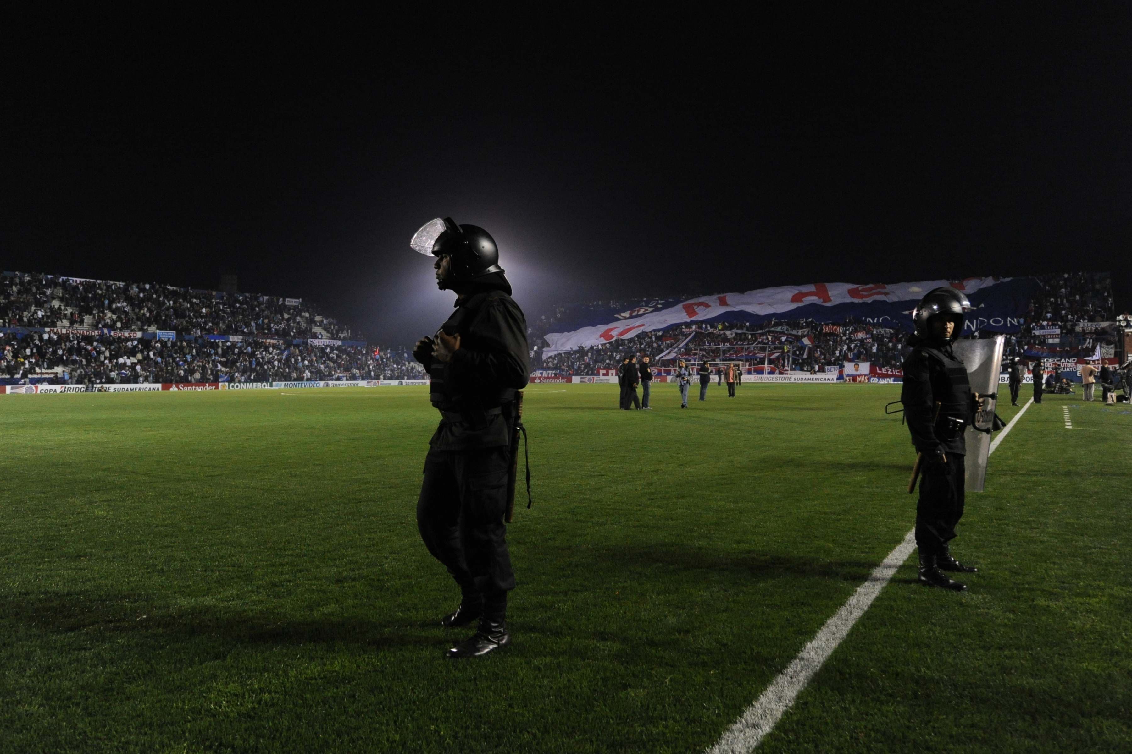 🎥 Cup drama! Goalkeeper lashes out at fan