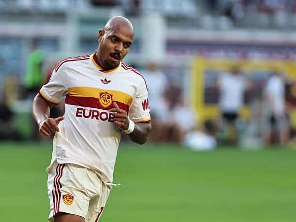 Malen makes progress in recovery from knee injury